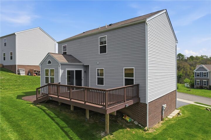 Property Photo:  1066 Granite Dr  PA 15057 