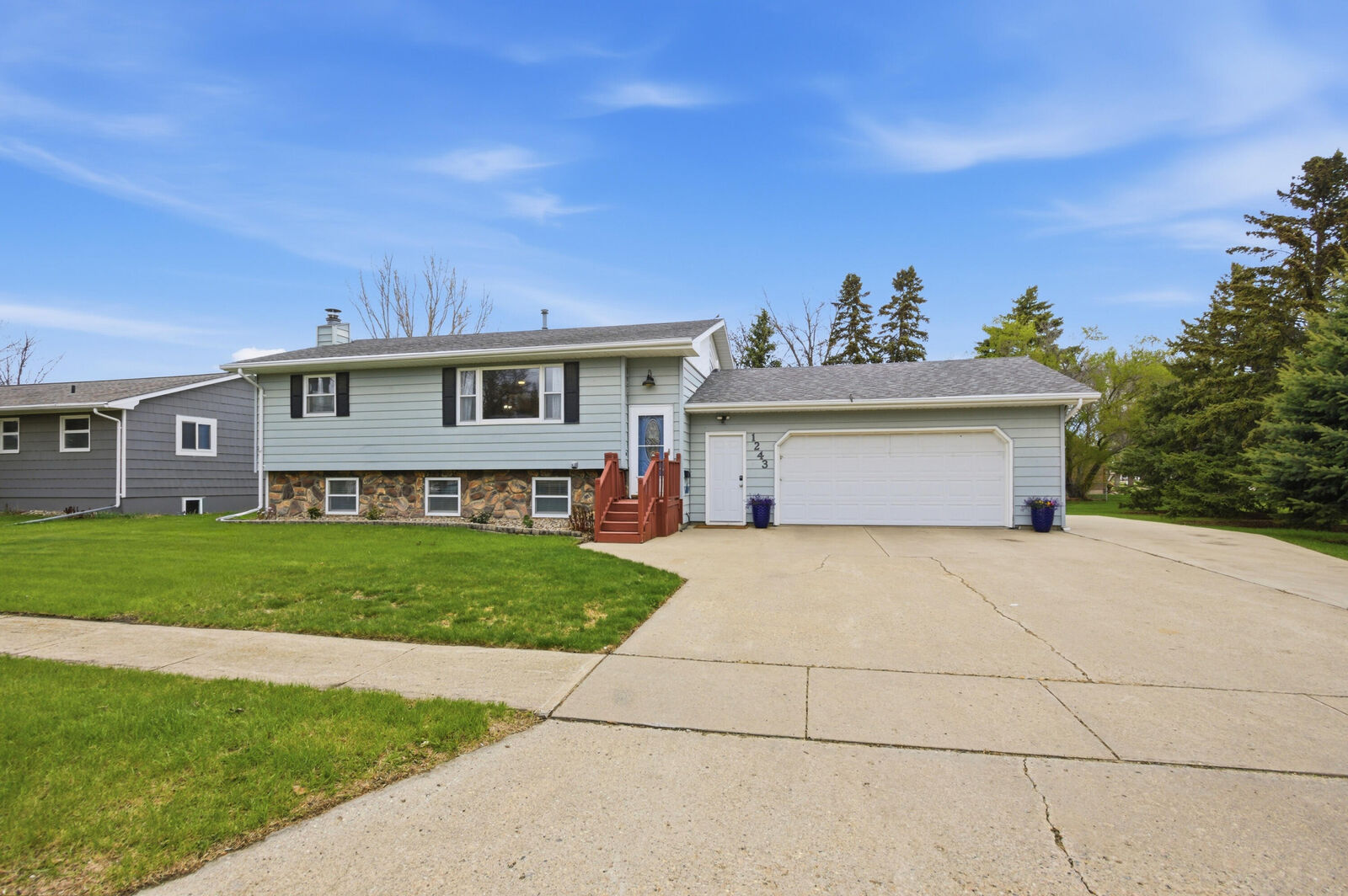 Property Photo:  1243 NE Apollo Avenue  SD 57401 