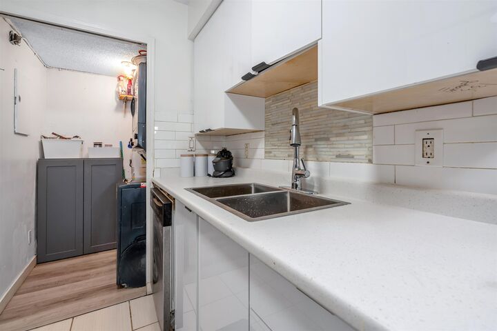 Property Photo: 10620 150 Street 813 BC V3R 7S1