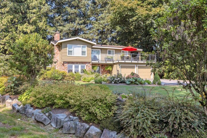 Property Photo: 29665 Glengarry Avenue BC V4X 1Z7