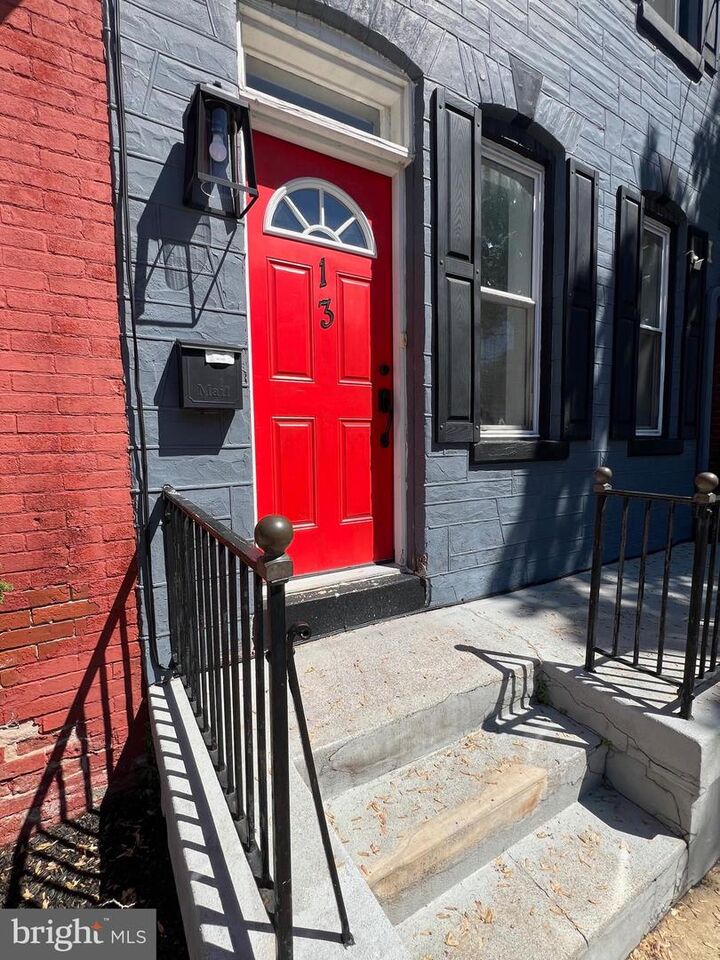 Property Photo:  13 W New Street  PA 17603 