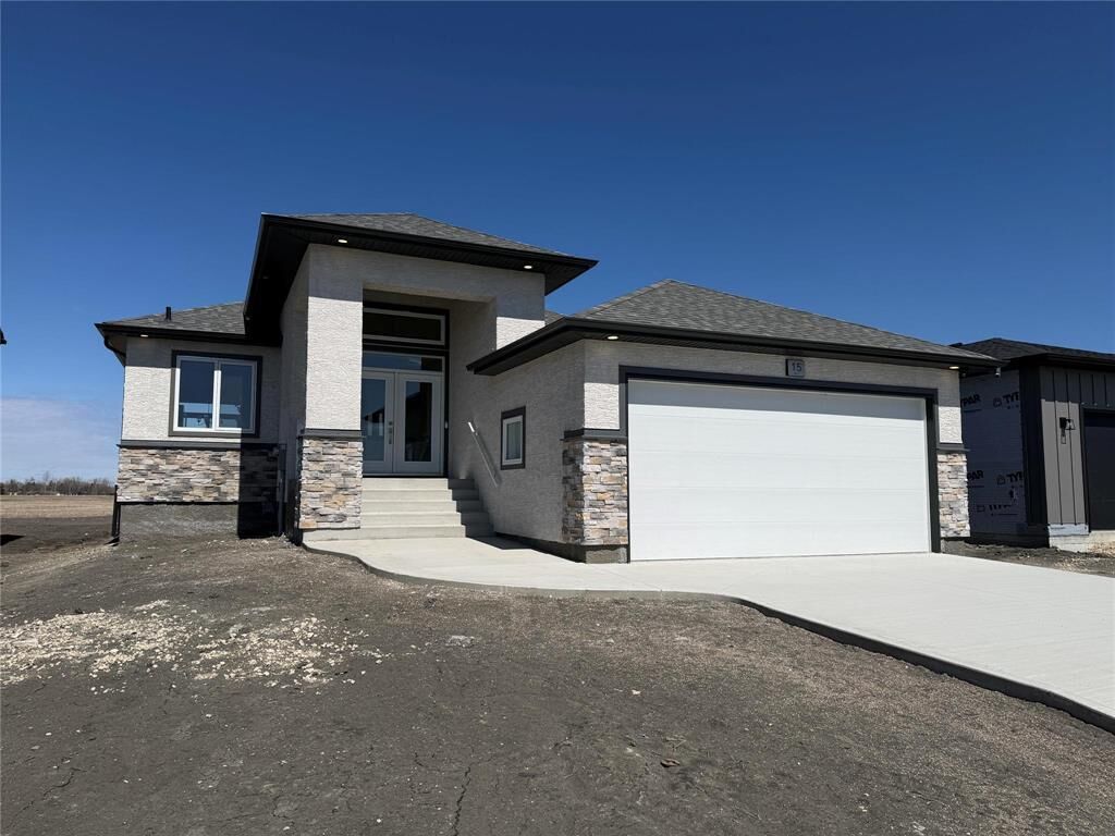 Property Photo:  15 Parkrose Place  MB R5A 0B4 