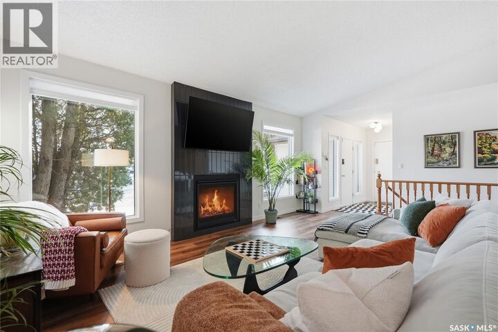 Property Photo:  627 Delaronde Crescent  SK S7J 3Z9 