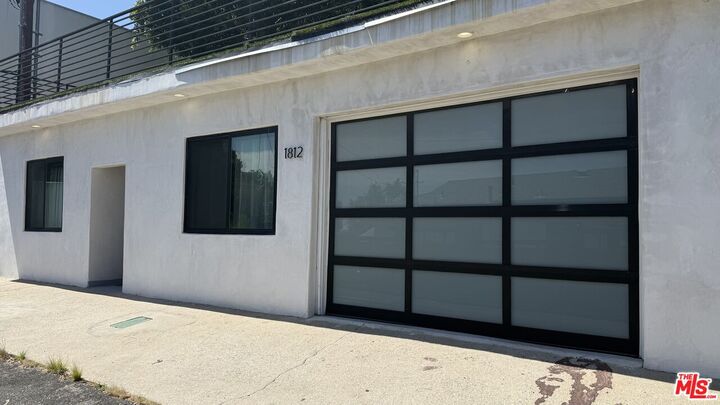 Property Photo:  1812 1/2 Navy St  CA 90405 