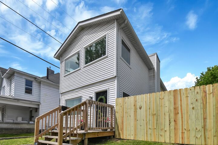 Property Photo:  18 E Oak Street  OH 43055 