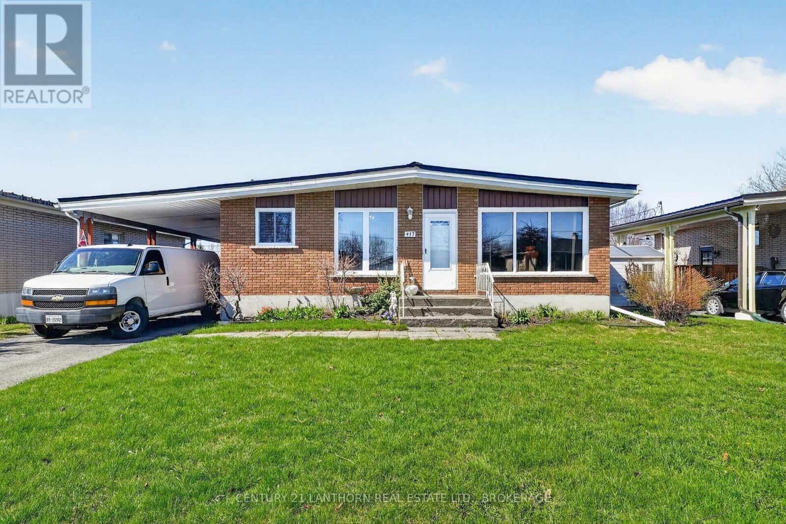 Property Photo:  417 Beach Avenue  ON K6H 5P3 