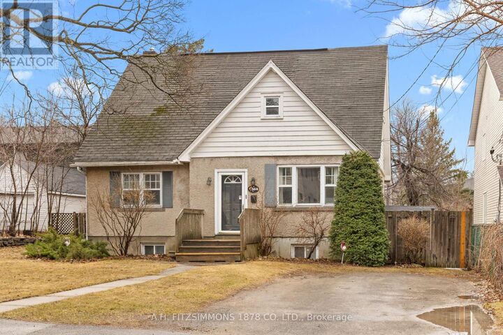 Property Photo: 564 Tweedsmuir Avenue ON K1Z 5P2