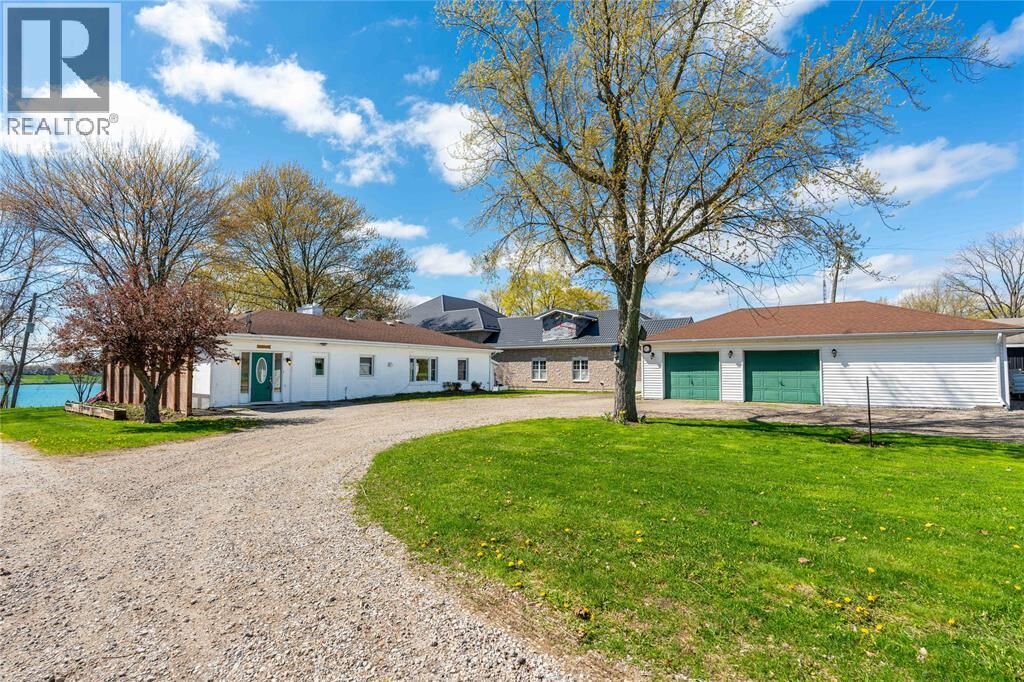 Property Photo:  885 St Clair Parkway  ON N0N 1M0 