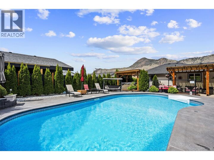 Photo de la propriété:  2015 Valleyview Drive  BC V2C 4C3 
