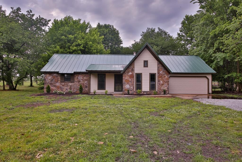 Property Photo:  92 Cypress Street  AR 72376 