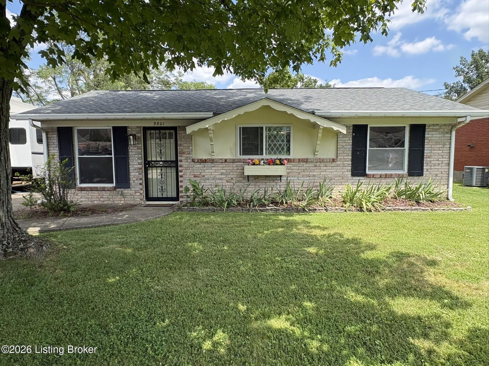 Property Photo: 9801 Chambers Ct KY 40299