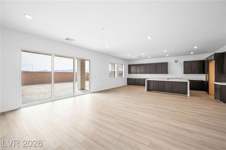 Property Photo:  