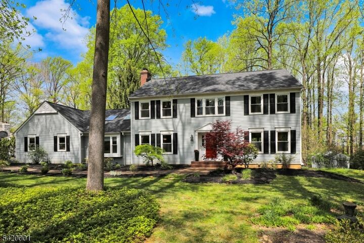 Property Photo:  16 Lenape Ct  NJ 07920 