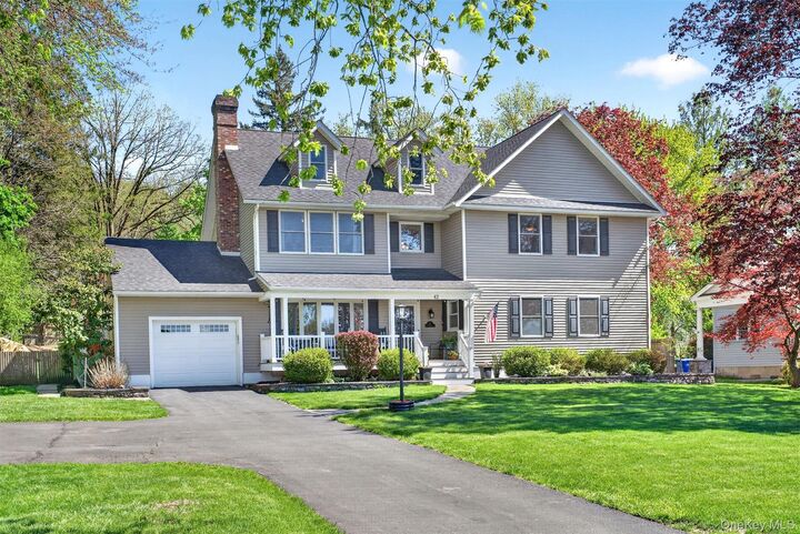 Property Photo:  42 Parkway  NY 10924 