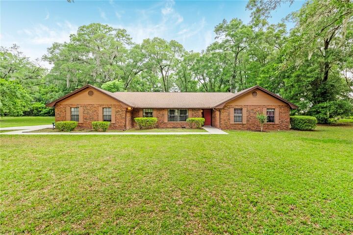 Property Photo: 1305 Greenland Trace FL 32720
