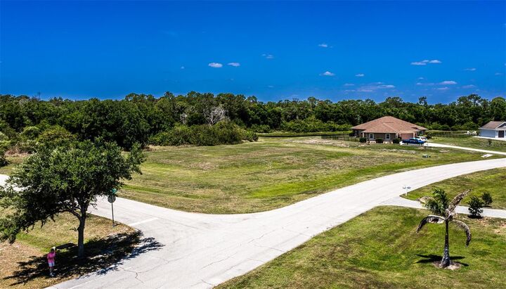 Property Photo:  6211 Foal Creek Drive  FL 34219 