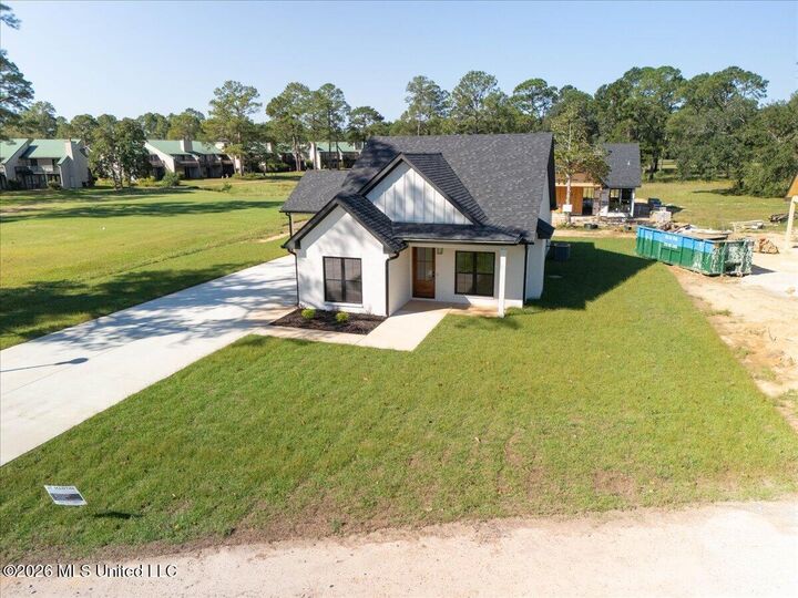Property Photo:  1 Three Oaks Villas Drive  MS 39553 