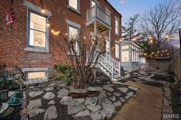 Property Photo:  921 Morrison Avenue  MO 63104 