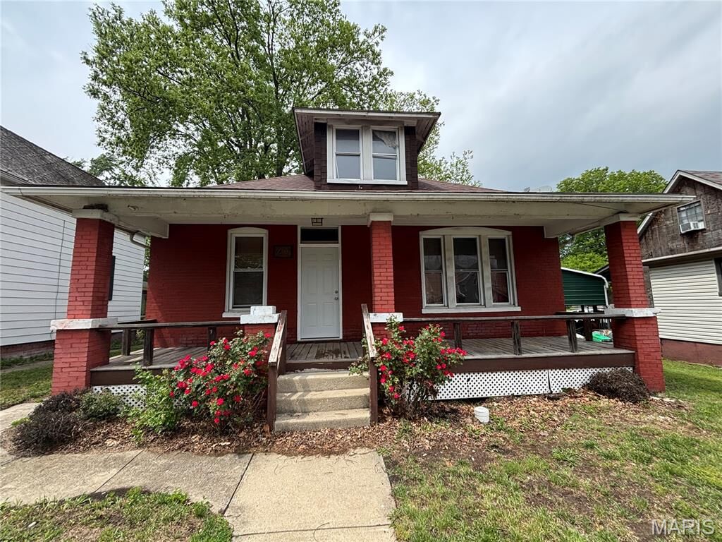 Property Photo:  729 Lebanon Avenue  IL 62221 