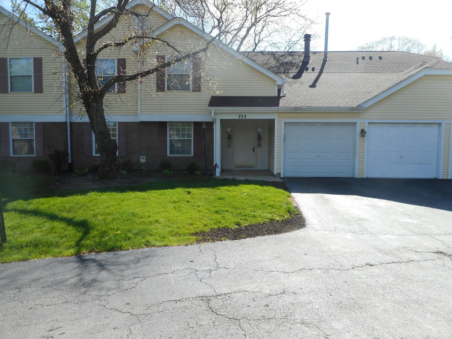Property Photo: 753 Candleridge Court C2 IL 60103