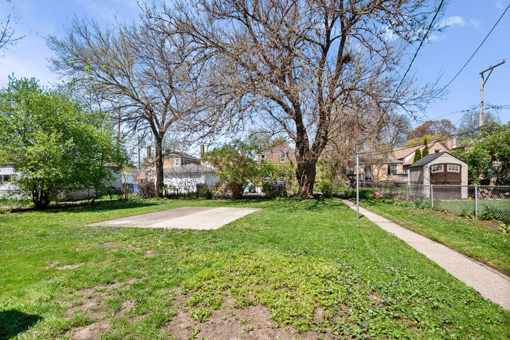 Property Photo:  2734 W Fargo Avenue  IL 60645 