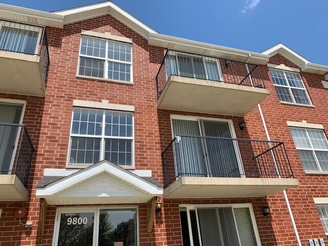 Property Photo:  9800 Liberty Circle 2E  IL 60467 
