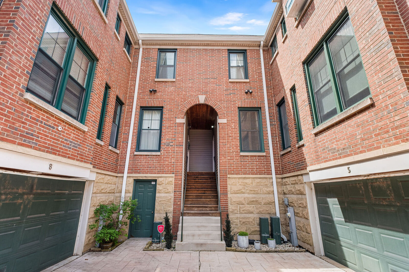 Property Photo:  2140 N Winchester Avenue 6  IL 60614 
