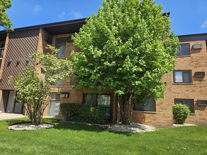 Property Photo:  5511 N Chester Avenue 26  IL 60656 