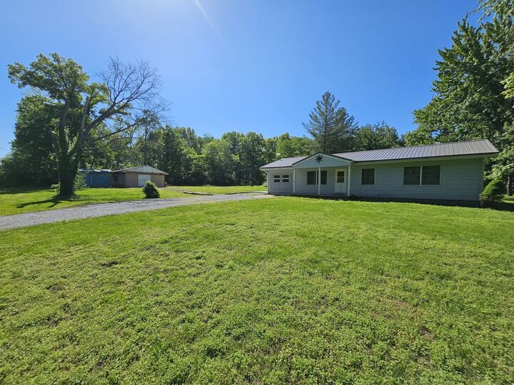 Property Photo:  