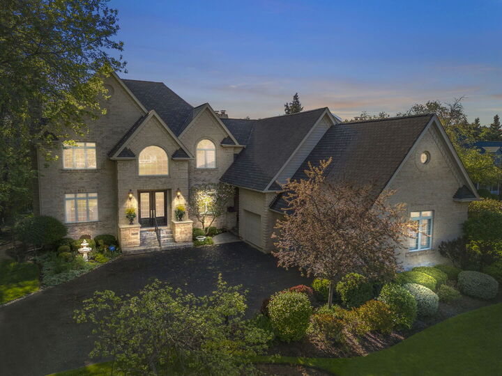 Property Photo: 4N446 Mountain Ash Drive IL 60184