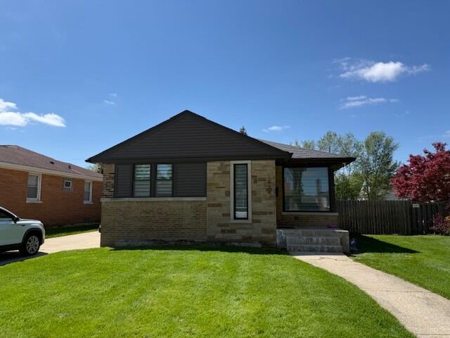 Property Photo:  1934 Belleview Avenue  IL 60154 