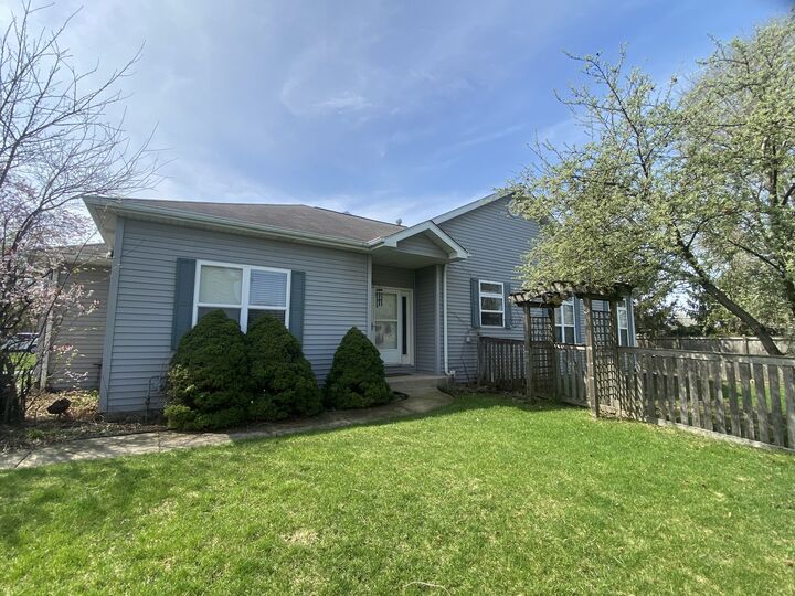 Property Photo:  586 Chestnut Drive  IL 60543 