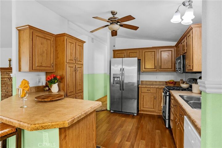 Property Photo:  38384 Via Escarlata  CA 92563 