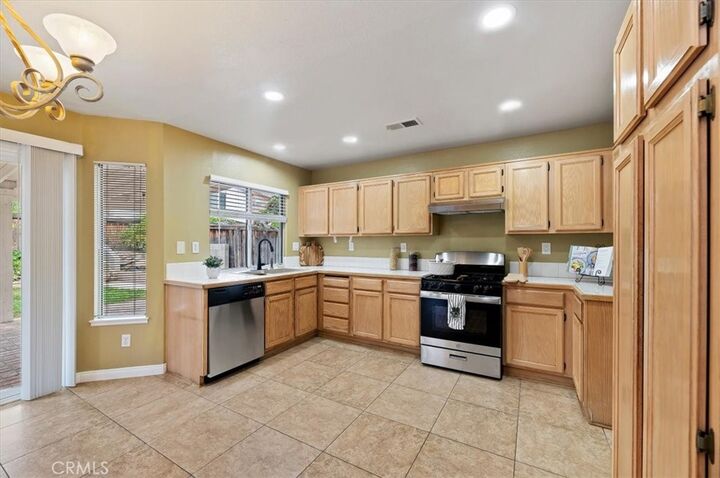 Property Photo:  462 Coudures Way  CA 92571 
