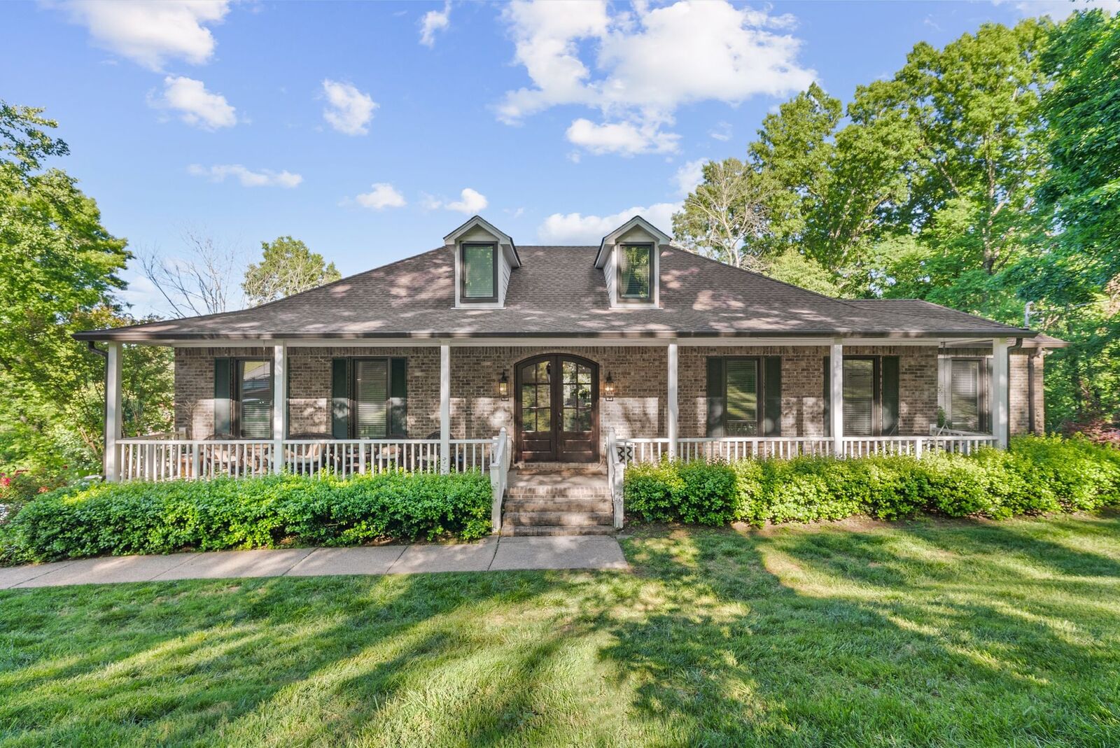 Property Photo:  105 Foxwood Ln SW  TN 37069 