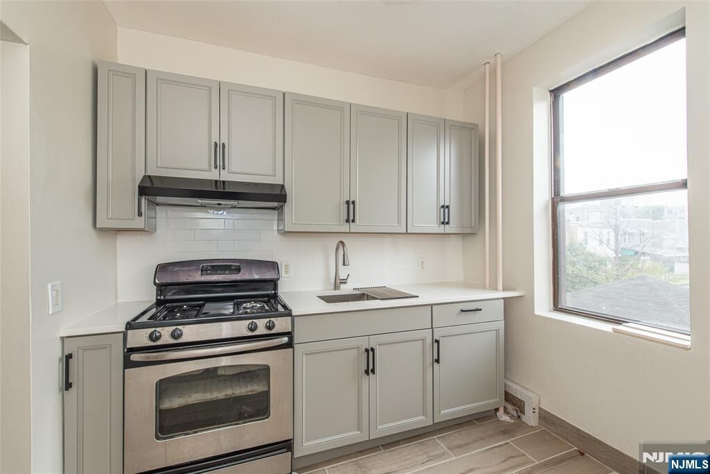 Property Photo:  7111 Palisade  NJ 07047 