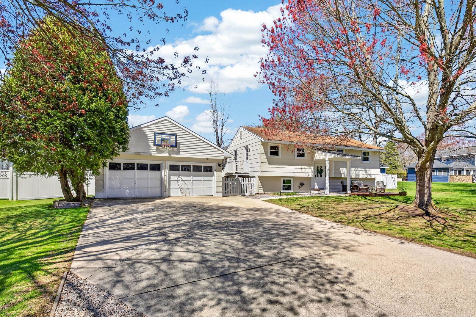 Property Photo:  3 Pinewood Drive  NH 03054 