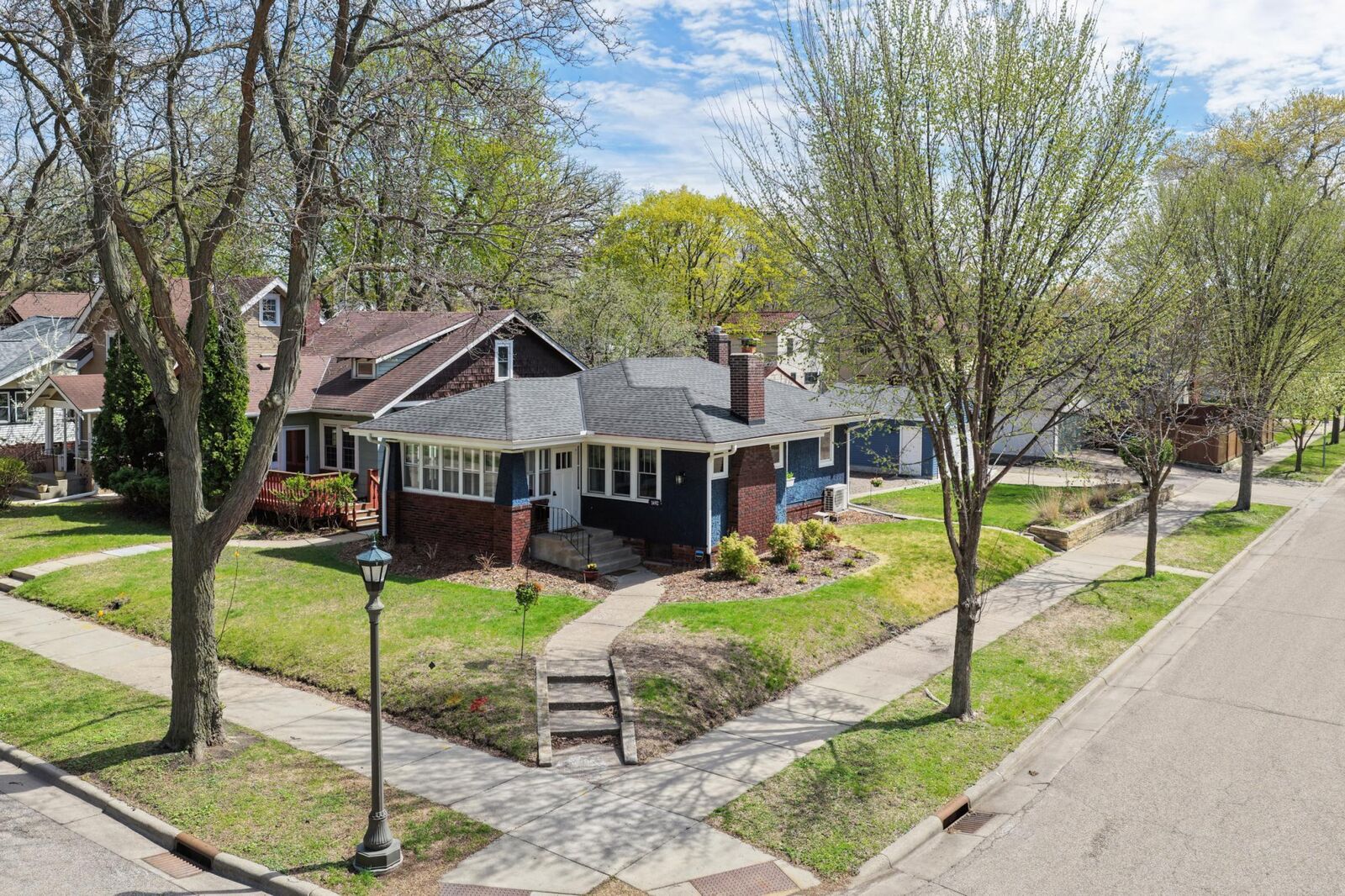 Property Photo:  1692 Stanford Avenue  MN 55105 