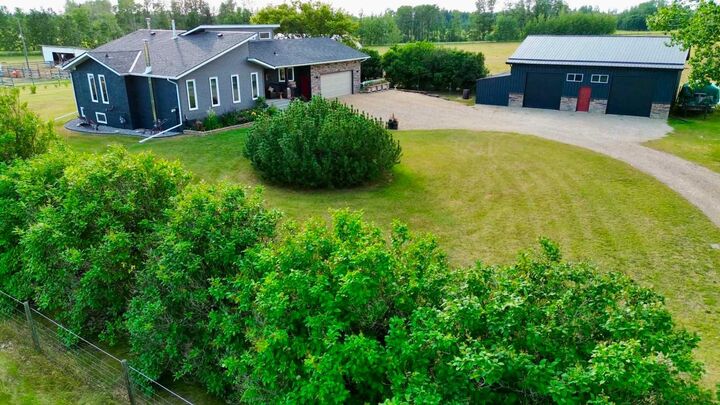Property Photo: 37408 Sand Road AB T4S 1E2