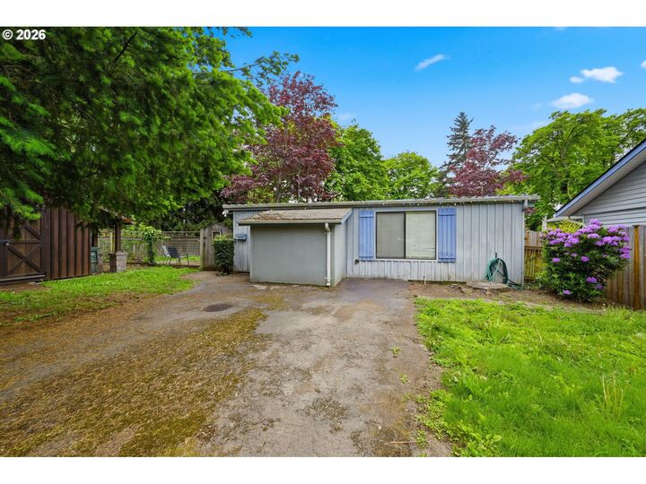 Property Photo:  2580 Pioneer Pike  OR 97401 