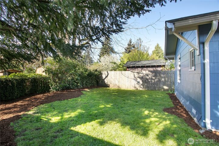 Property Photo:  1305 W Illinois Street  WA 98225 