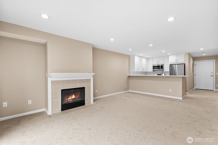 Property Photo:  2000 W Barrett Street 202  WA 98199 