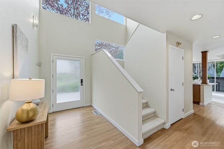 Property Photo:  613  Bellevue Way SE  WA 98004 