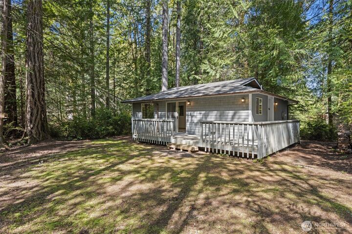 Property Photo:  625 E Pointes Drive W  WA 98584 