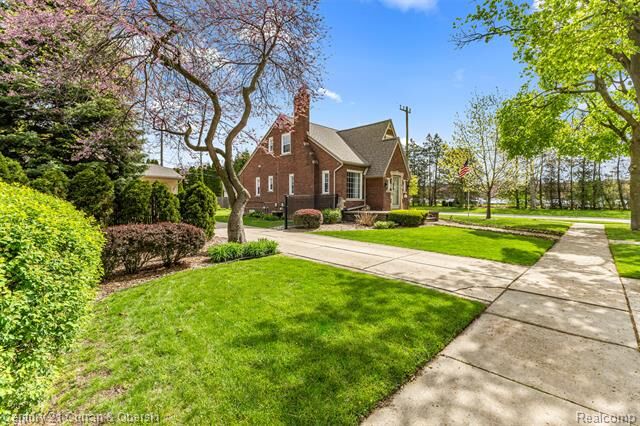 Property Photo:  21506 Tenny Street  MI 48124 