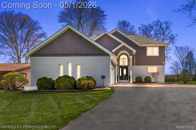 Property Photo:  9800 Sashabaw Road  MI 48348 