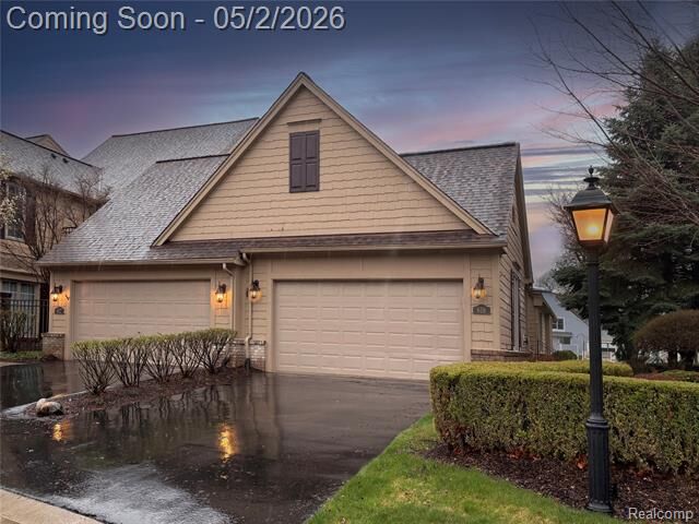 Property Photo:  618 Deauville Lane  MI 48304 