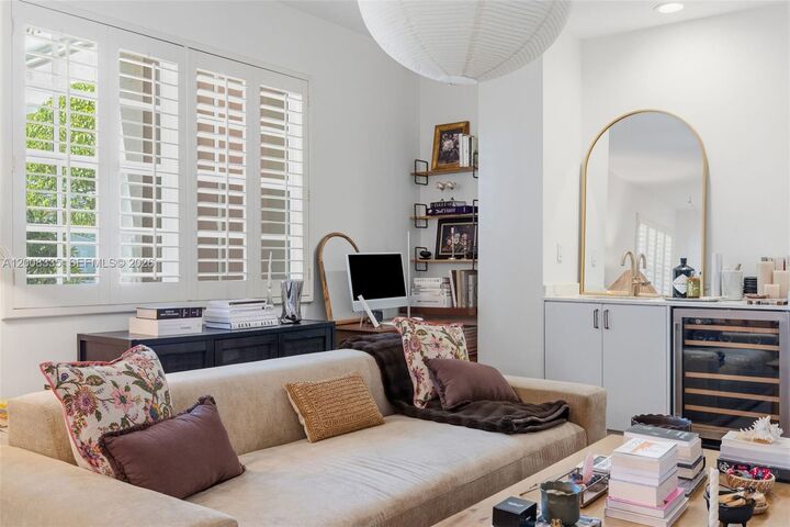 Property Photo:  721 Biltmore Way 101  FL 33134 