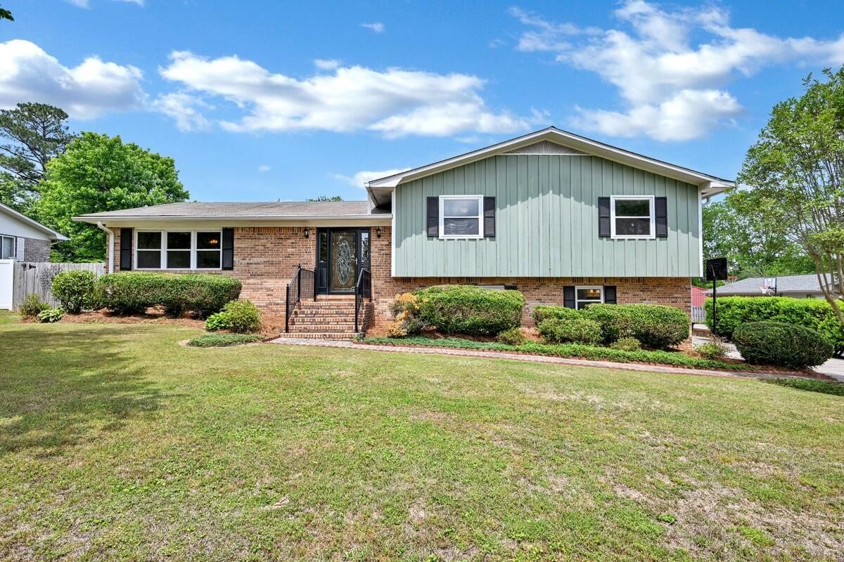 Property Photo: 1813 Northwest Ln NW AL 35055