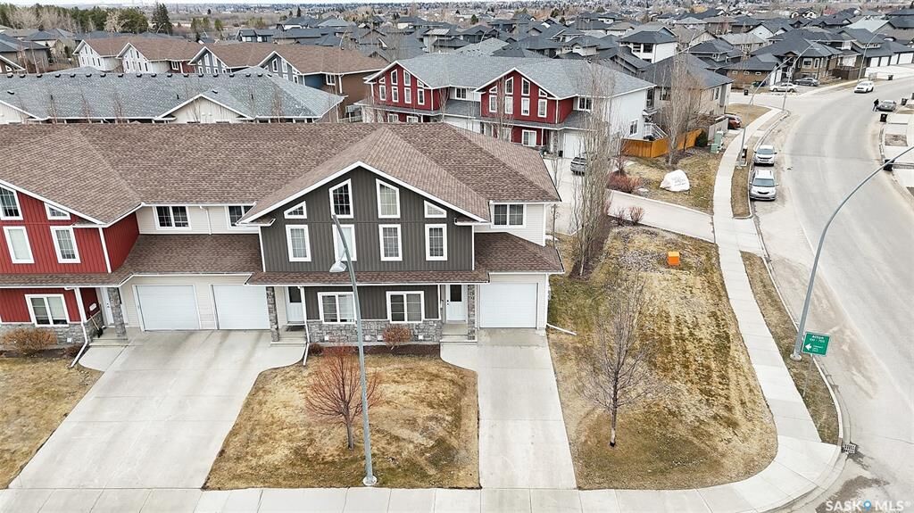 Photo de la propriété:  102 Atton Crescent  SK S7W 0N9 